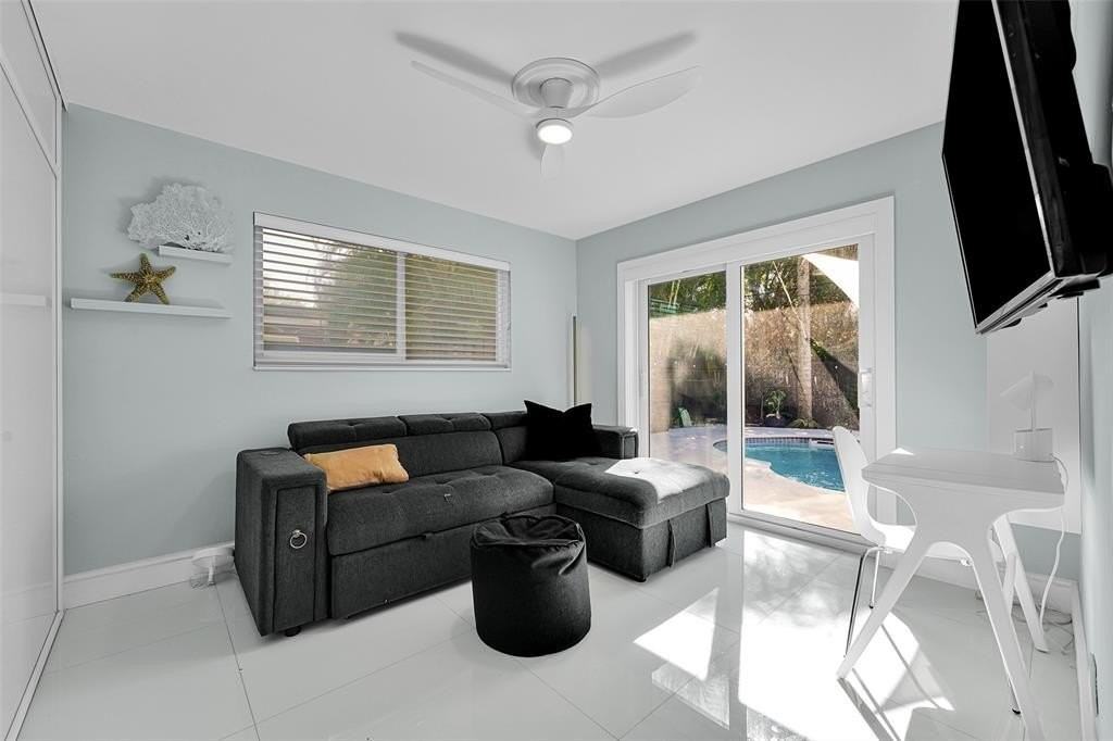 640 Nw 30th St - Photo 3 of 25