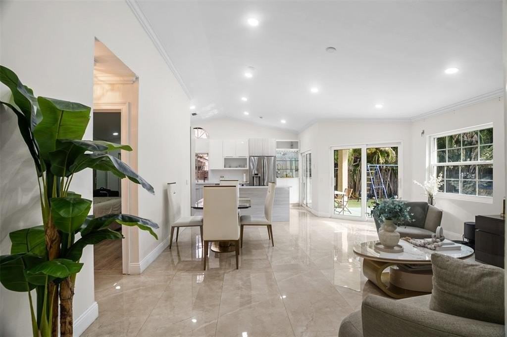 1427 Seagrape Cir - Photo 6 of 46