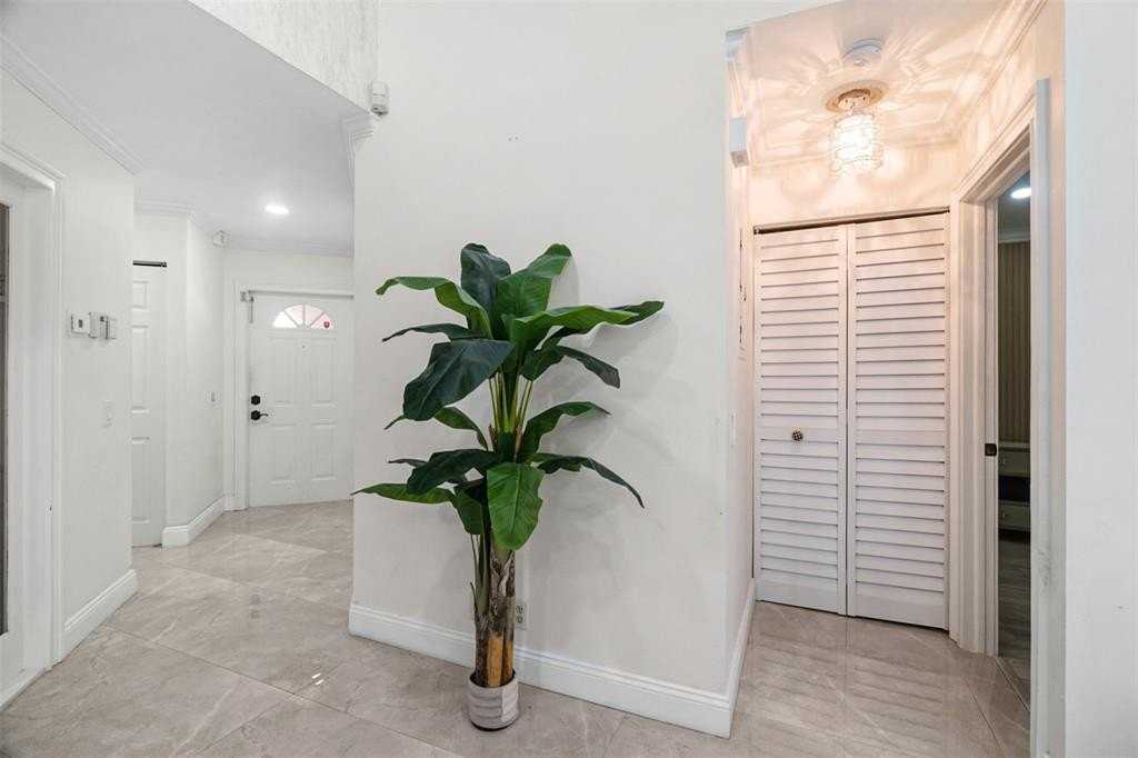 1427 Seagrape Cir - Photo 7 of 46