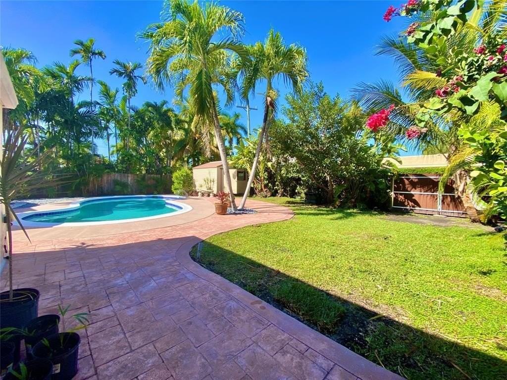 949 Van Buren St - Photo 4 of 41