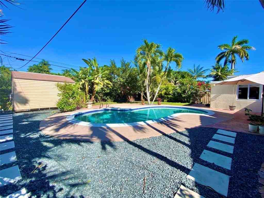 949 Van Buren St - Photo 6 of 41