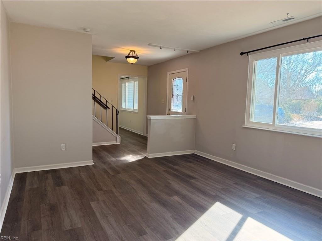 5492 Pocono Pl - Photo 3 of 26