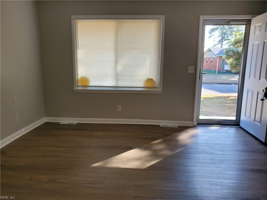 1408 Bardot Ln - Photo 6 of 31