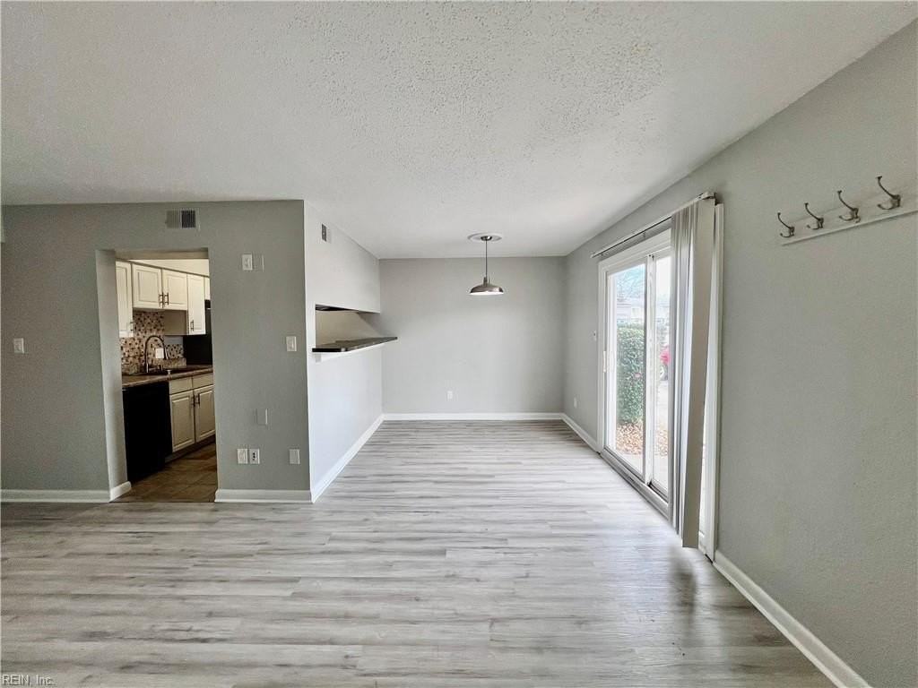 1240 Indian Rd - Photo 3 of 22