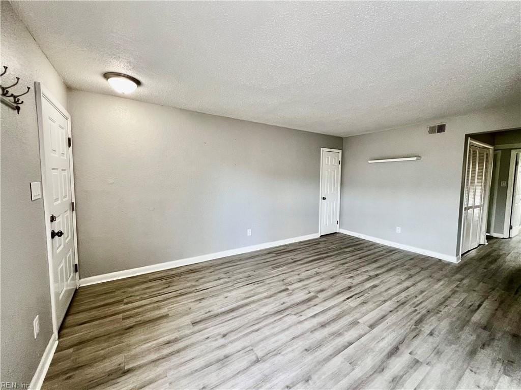 1240 Indian Rd - Photo 4 of 22