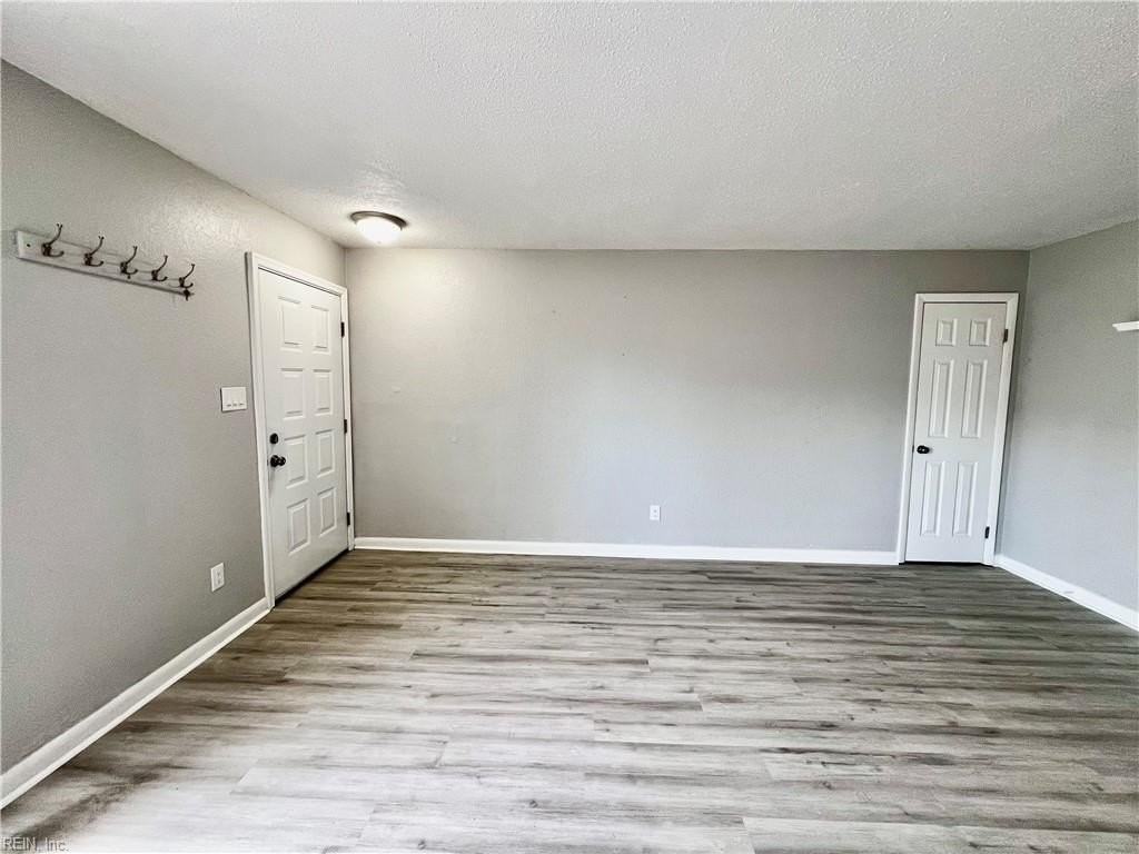 1240 Indian Rd - Photo 5 of 22