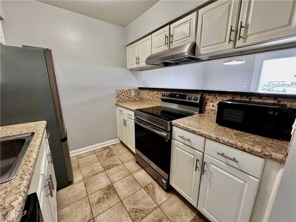 1240 Indian Rd - Photo 7 of 22