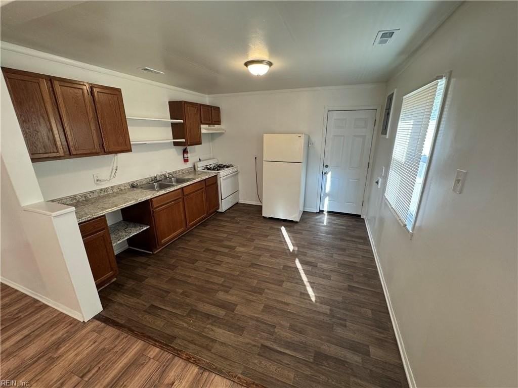 434 Ford Rd - Photo 3 of 10