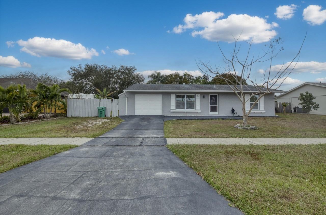 372 Ne Ardsley Dr - Photo 2 of 24