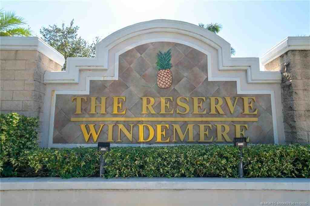 895 Nw Sassafras Ter - Photo 5 of 8