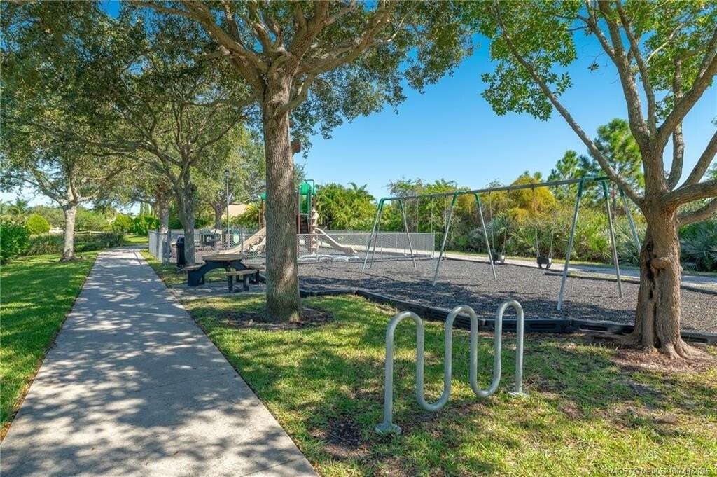 895 Nw Sassafras Ter - Photo 7 of 8