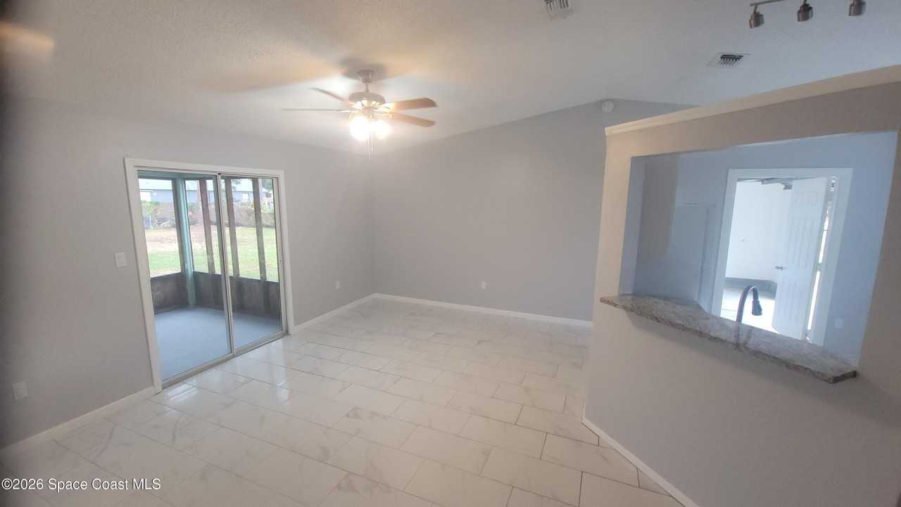 737 Geoffrey Ave Sw - Photo 5 of 13