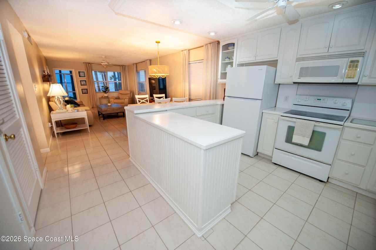 230 Cape Shores Cir Unit 17-E #17E - Photo 5 of 41