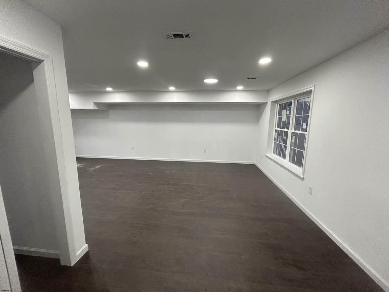 2821 Arctic Ave - Photo 4 of 10