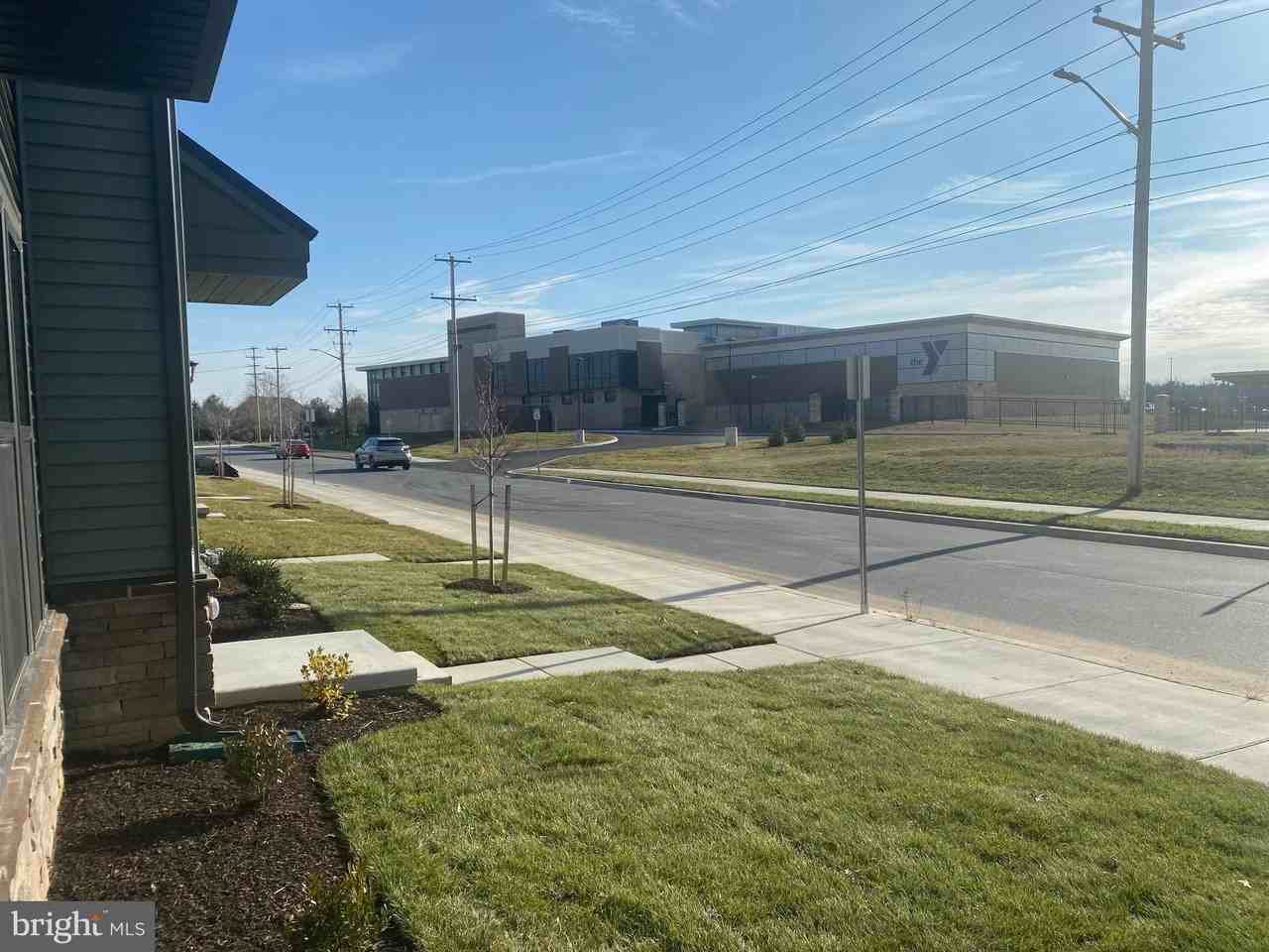 321 E Cochran St - Photo 4 of 42