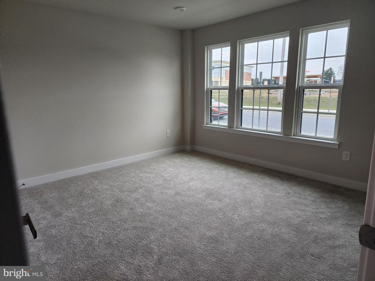 321 E Cochran St - Photo 6 of 42