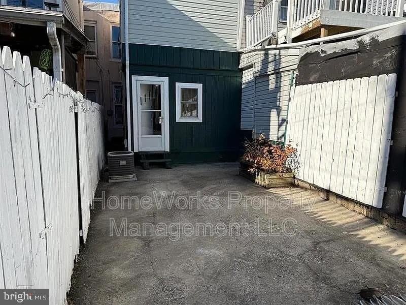 1139 Hull St - Photo 5 of 5