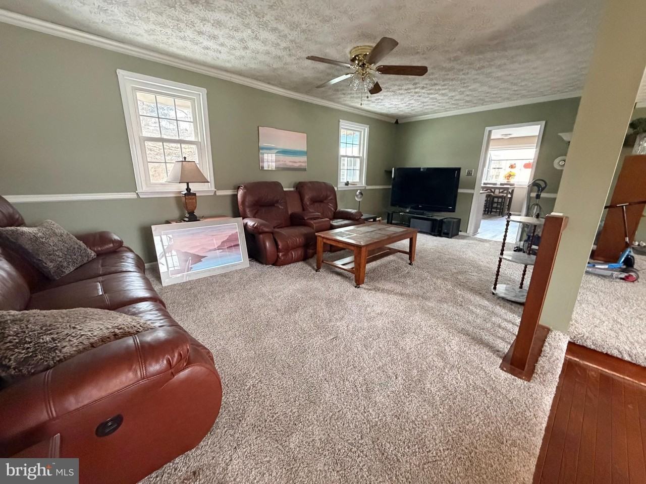 215 Hitching Post Dr - Photo 5 of 15