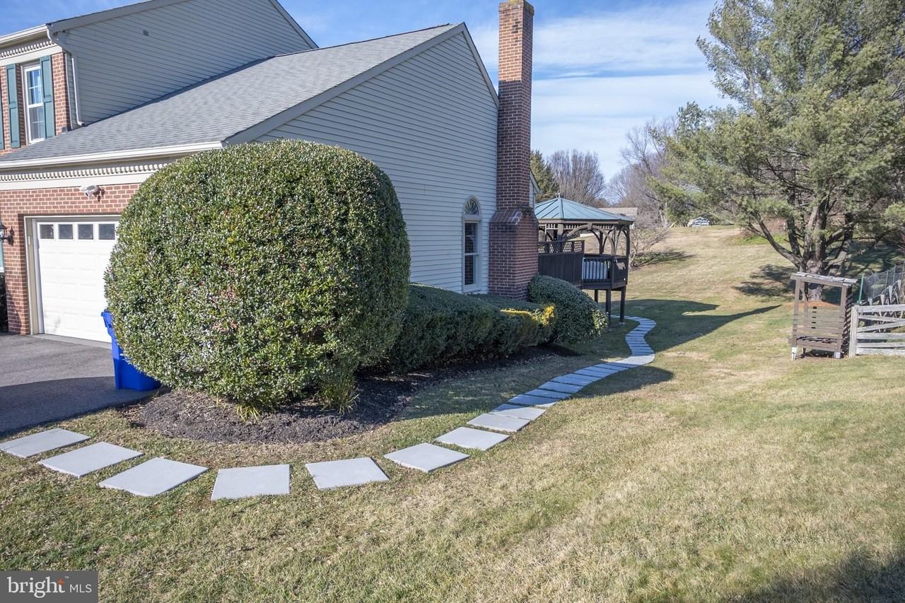 2104 Steuben Way - Photo 6 of 25