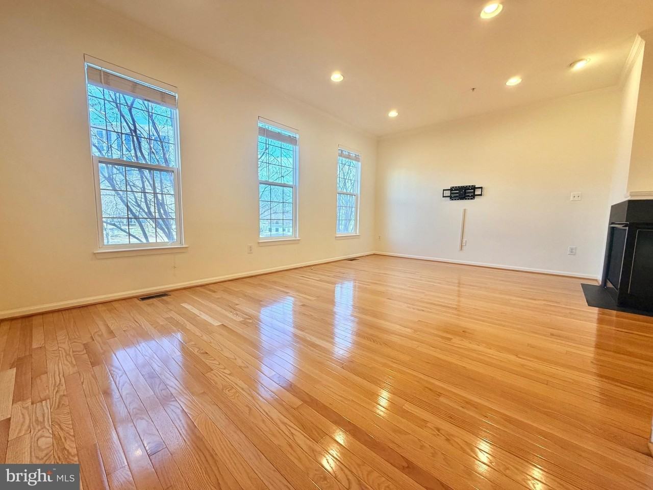 9710 Washingtonian Blvd - Photo 6 of 43