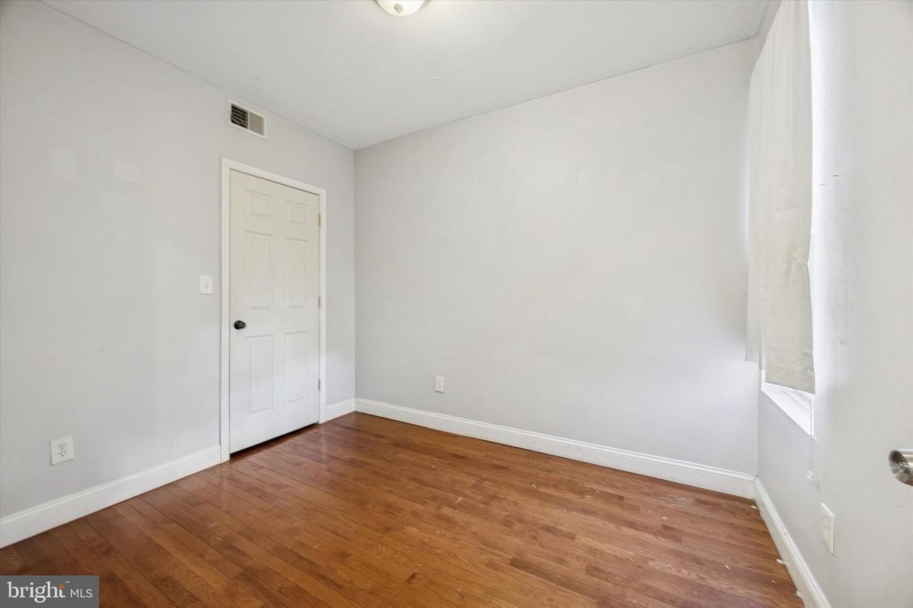 1625 Edgley St - Photo 4 of 21