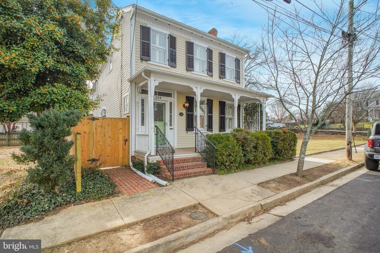 204 Fauquier St - Photo 2 of 40