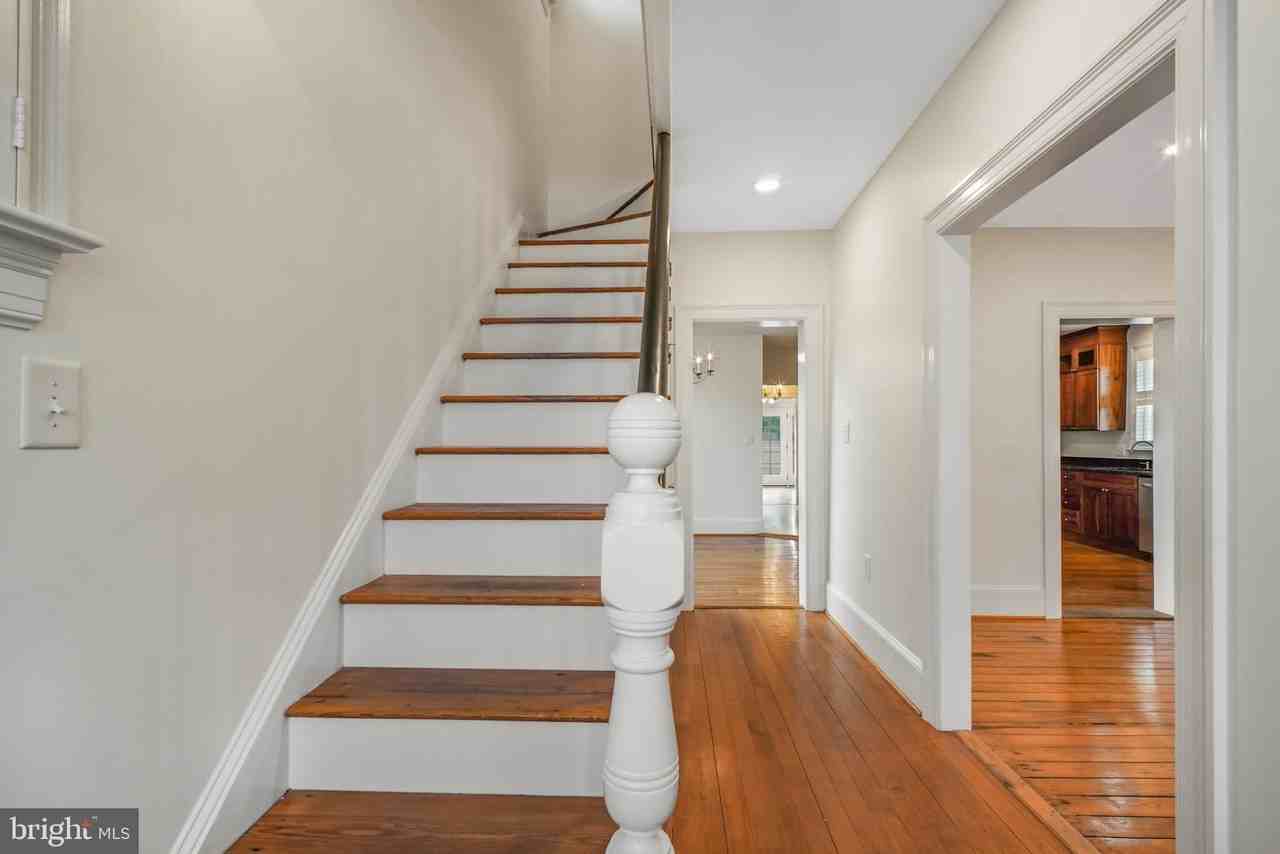 204 Fauquier St - Photo 4 of 40