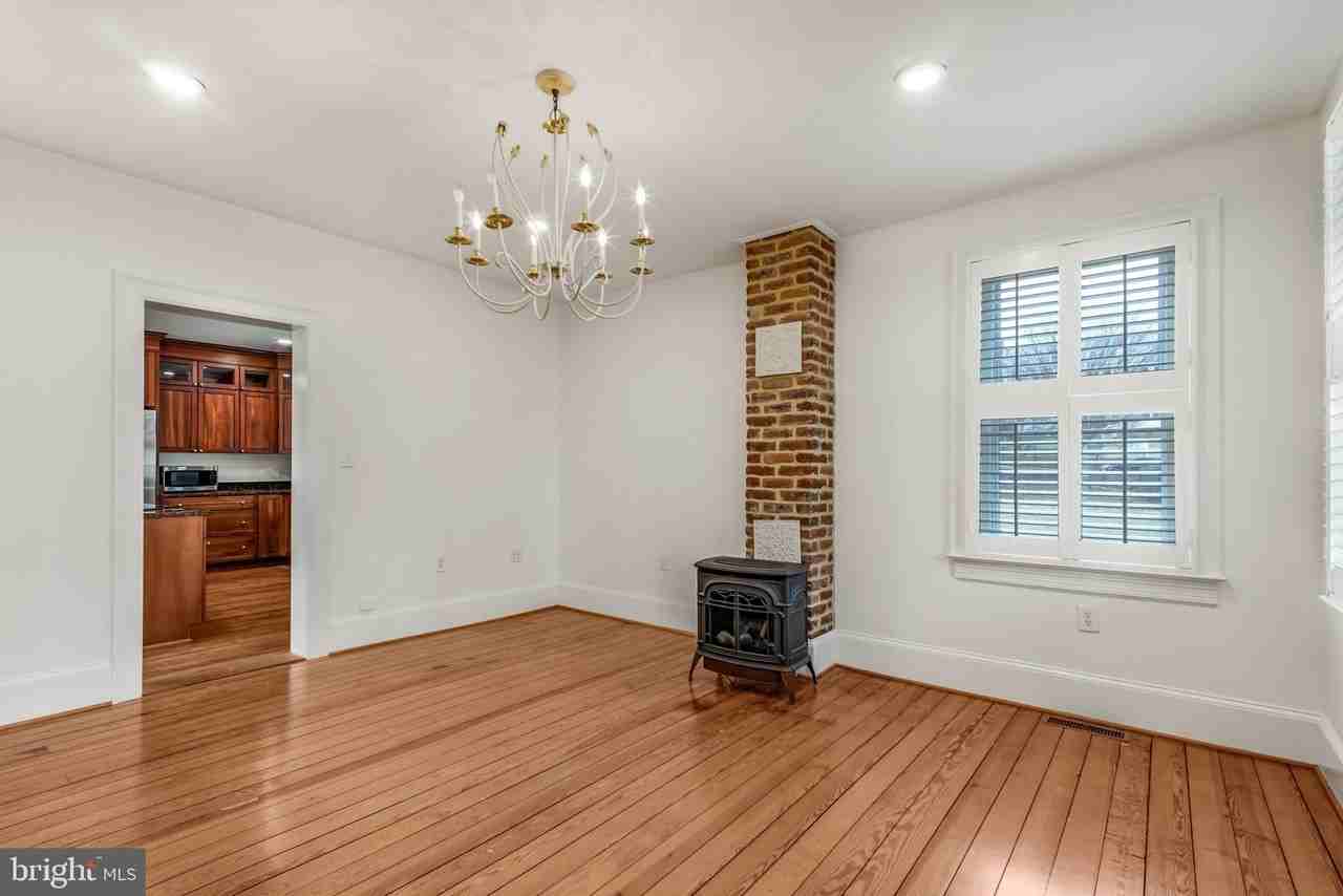204 Fauquier St - Photo 5 of 40