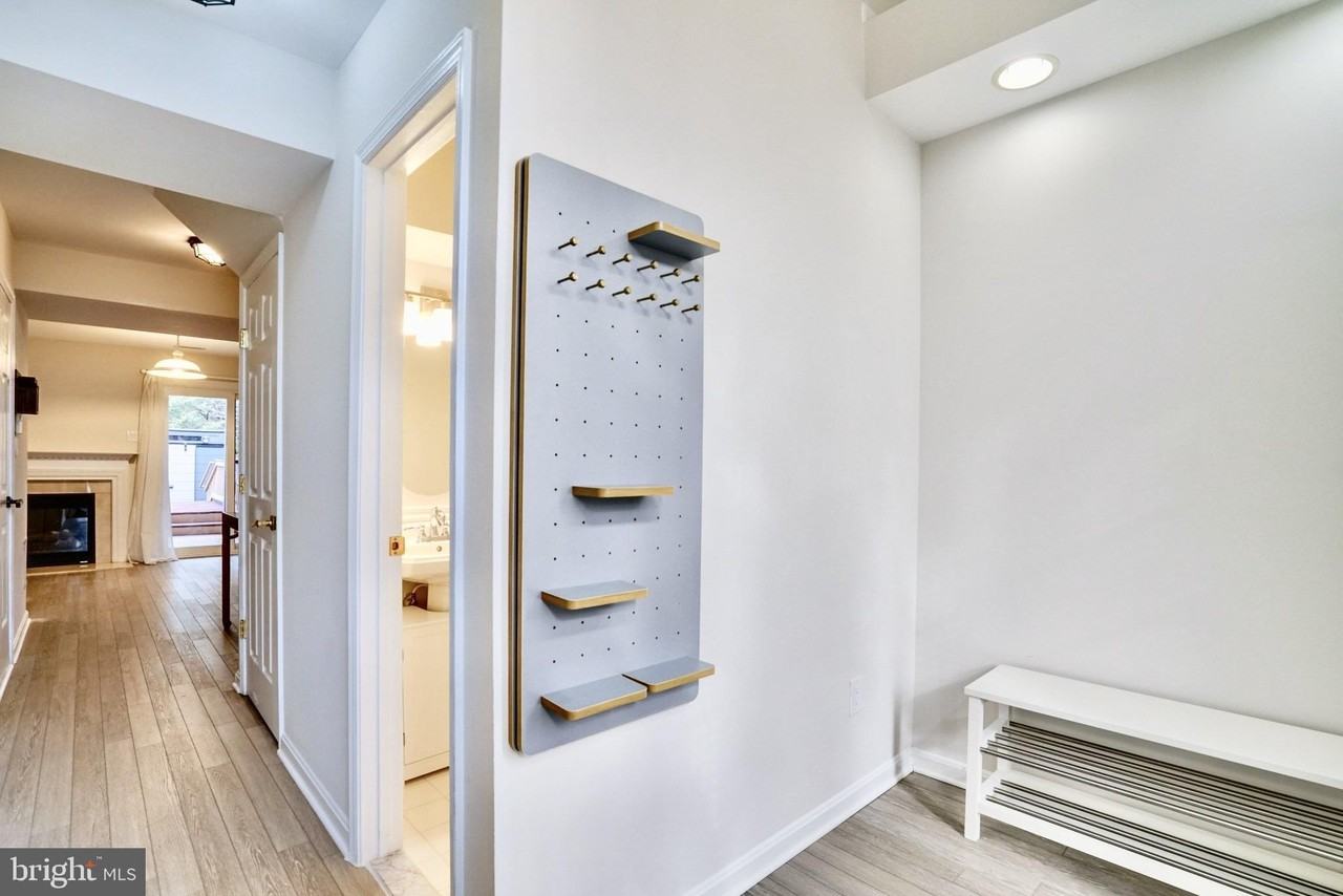 7372 Ardglass Dr - Photo 3 of 42