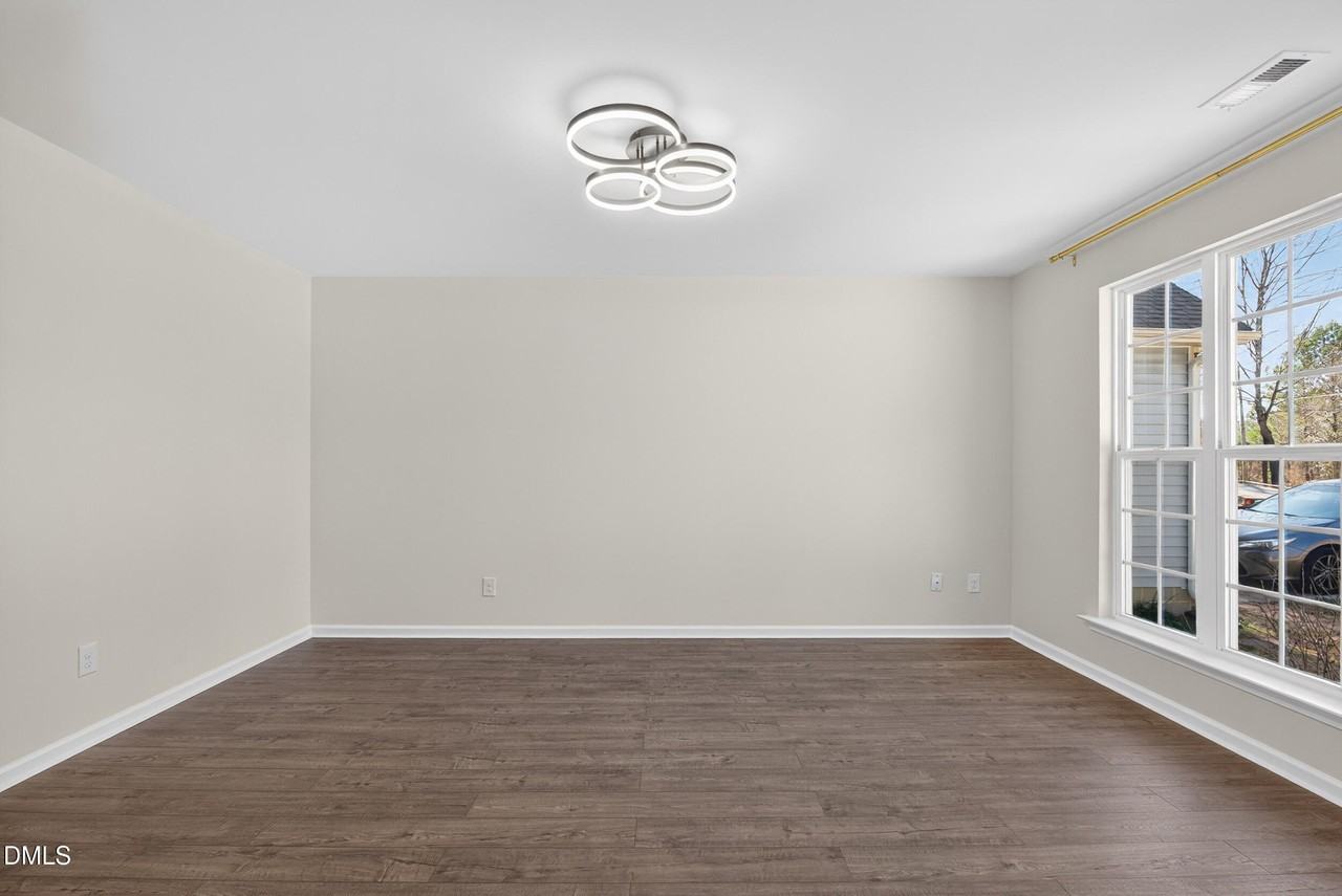 106 Barbee Rd - Photo 6 of 19