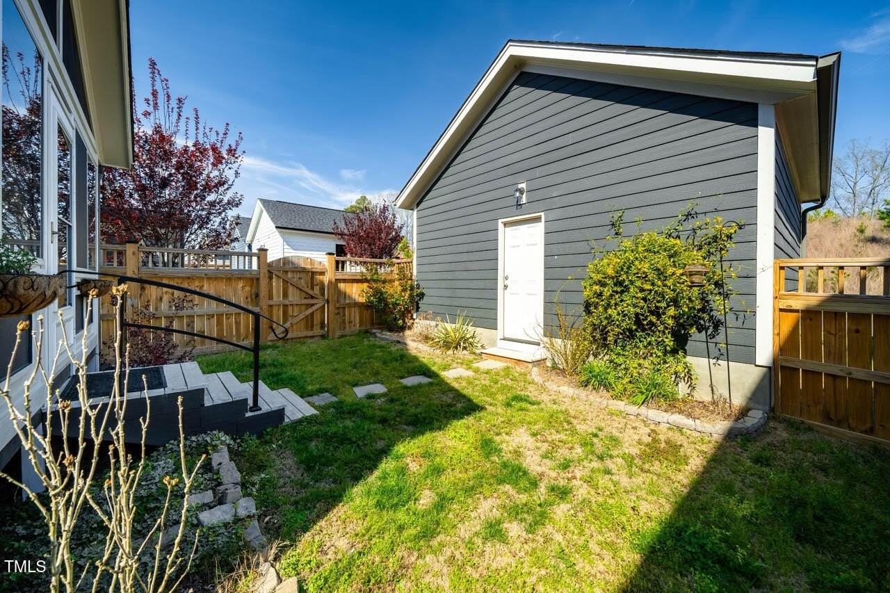 853 Great Ridge Pkwy - Photo 5 of 35