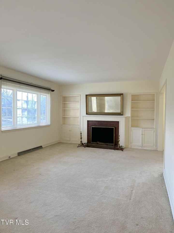 1613 Belmeade Dr - Photo 5 of 14