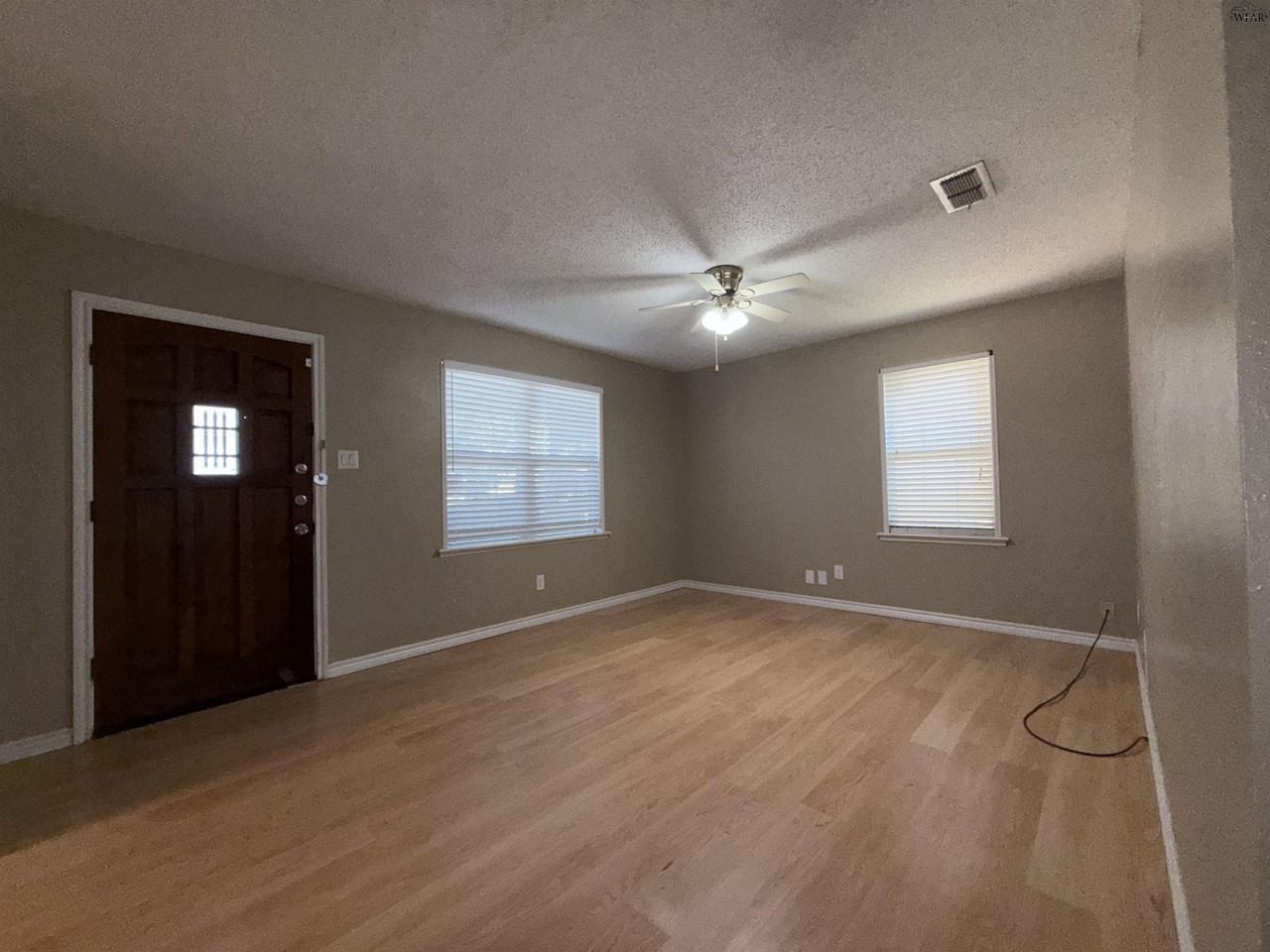 5115 Kingston Dr - Photo 2 of 16