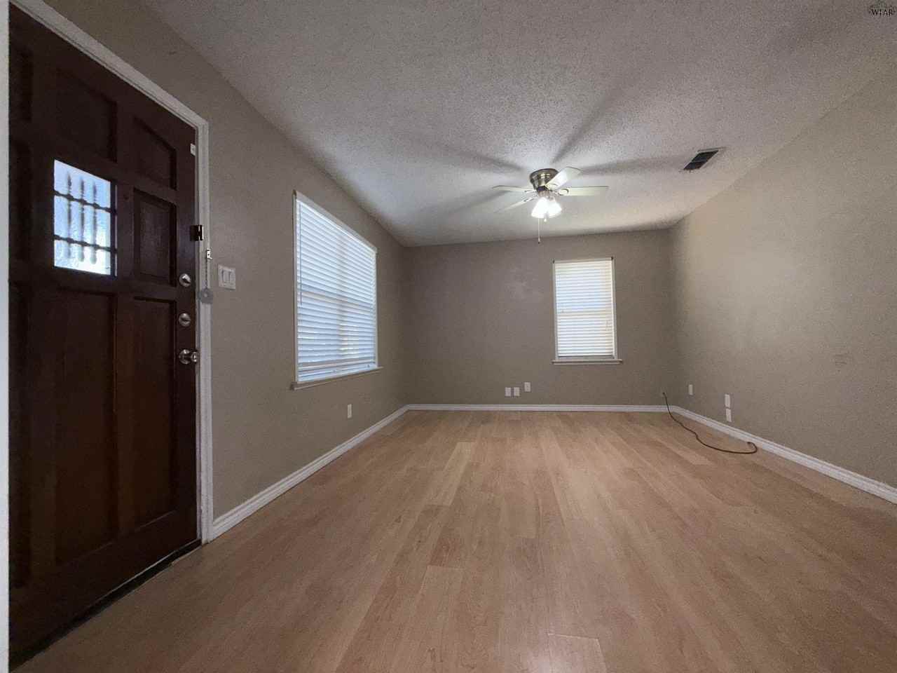 5115 Kingston Dr - Photo 3 of 16