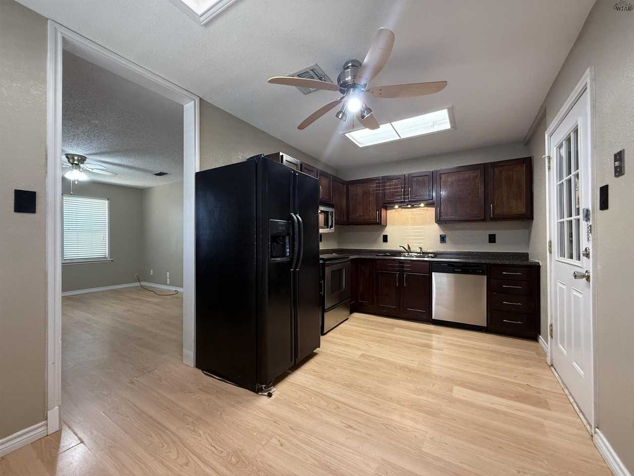 5115 Kingston Dr - Photo 4 of 16