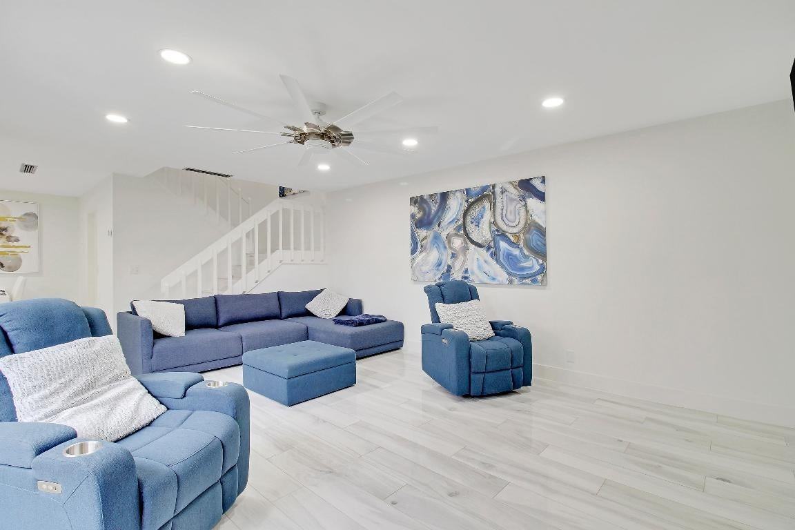 110 N Delaware Blvd - Photo 6 of 35