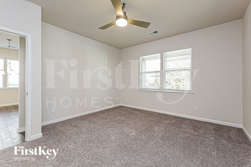 538 Hillpark Ln - Photo 7 of 15