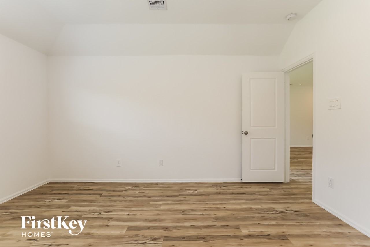 904 Pickering Oak Row - Photo 2 of 15