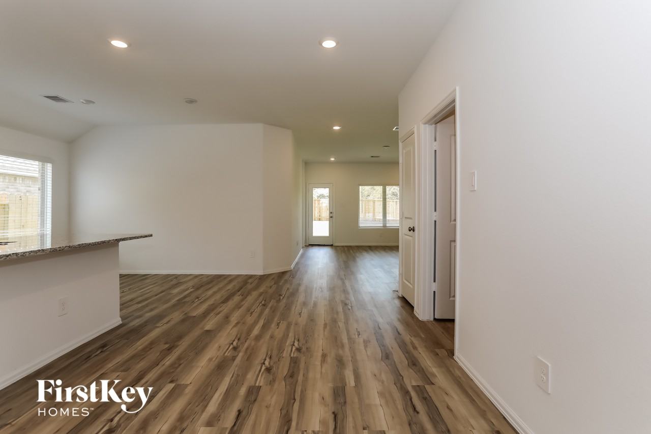 904 Pickering Oak Row - Photo 3 of 15