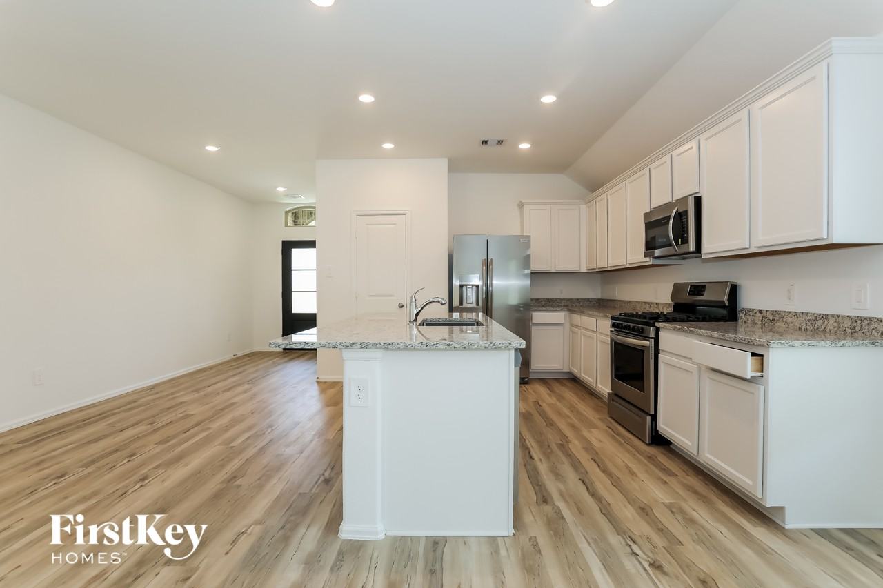 904 Pickering Oak Row - Photo 7 of 15