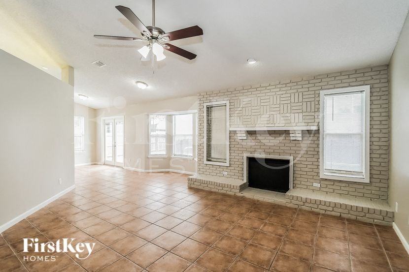 8533 Moss Pointe Trl N - Photo 4 of 15