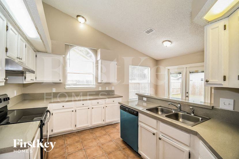 8533 Moss Pointe Trl N - Photo 5 of 15