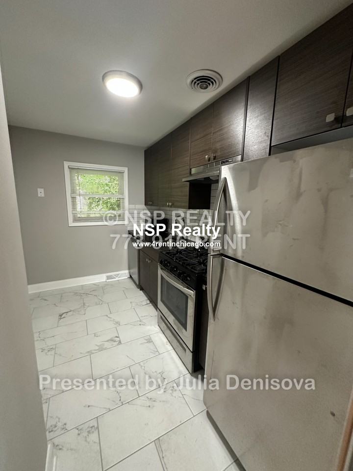 1189 Deerfield Rd #B - Photo 4 of 8