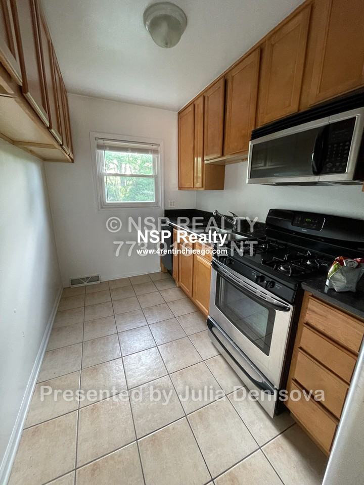 1183 Deerfield Rd #B - Photo 3 of 24