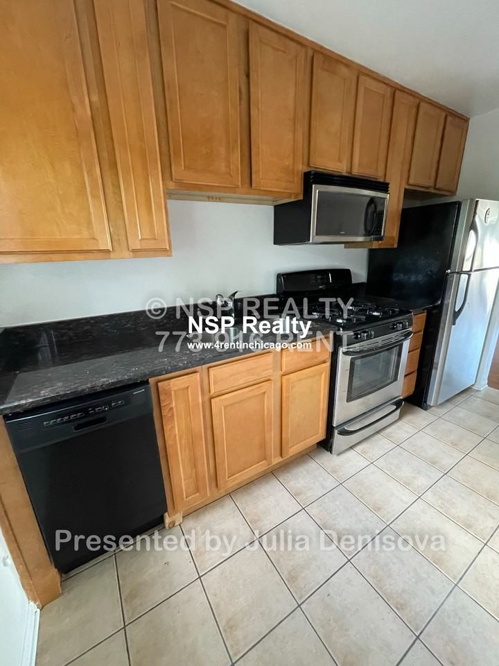 1183 Deerfield Rd #B - Photo 4 of 24