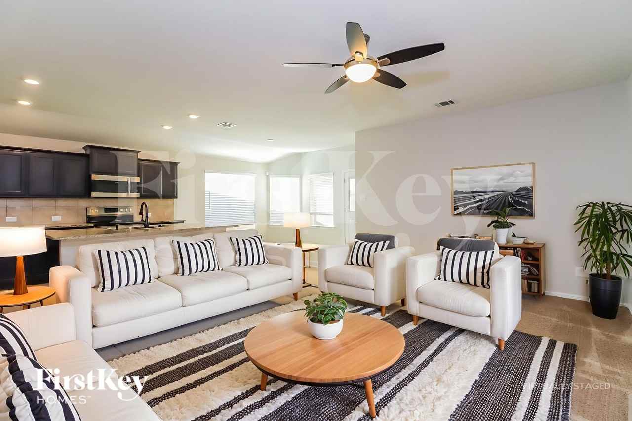 525 Foxhunter St - Photo 3 of 18