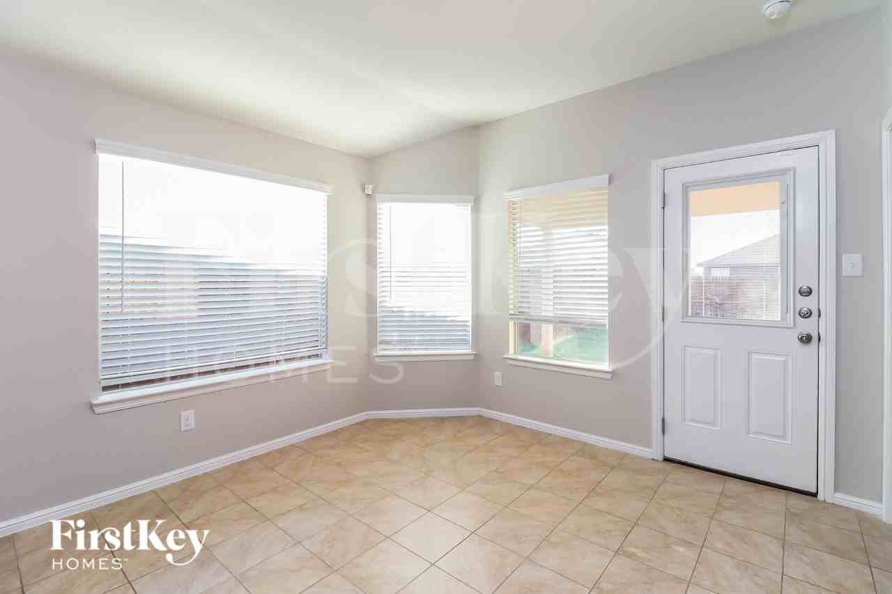 525 Foxhunter St - Photo 4 of 18