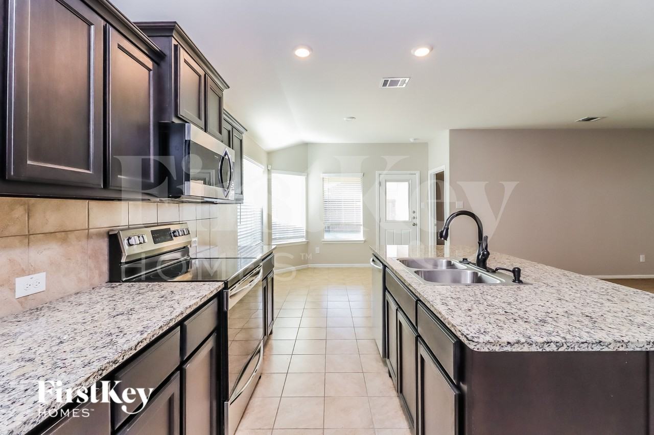 525 Foxhunter St - Photo 6 of 18