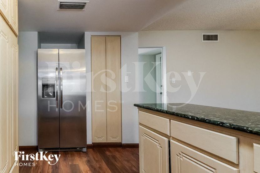 9601 N 34th Ave - Photo 7 of 15