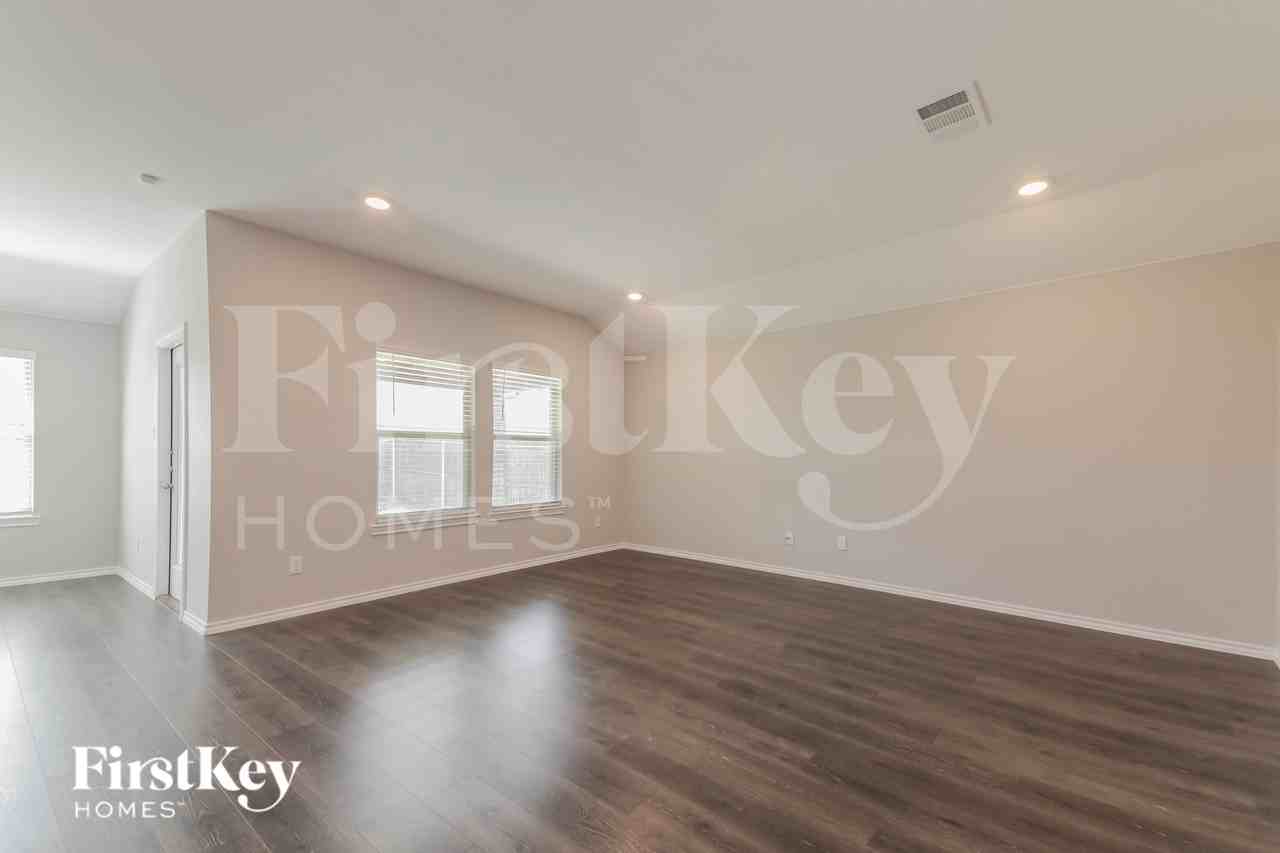 104 Easy Goer Trl - Photo 3 of 16